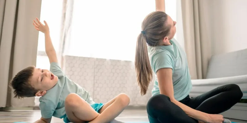 5 codziennych rozgrzewek dla osób pracujących z dziećmi w domu