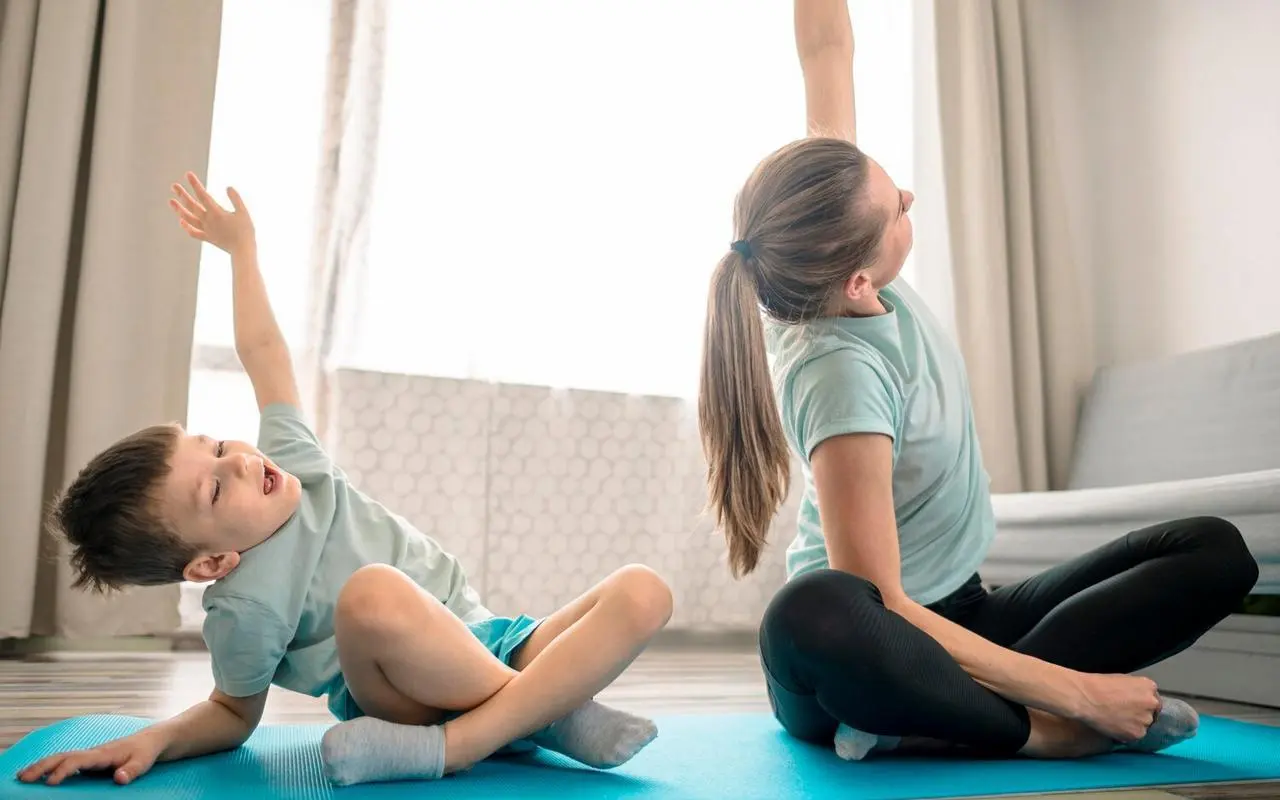 5 codziennych rozgrzewek dla osób pracujących z dziećmi w domu