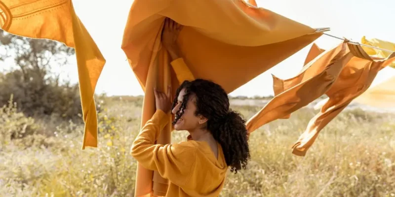 Jak trwałość trendów mody vintage wpływa na garderobę świadomego konsumenta?