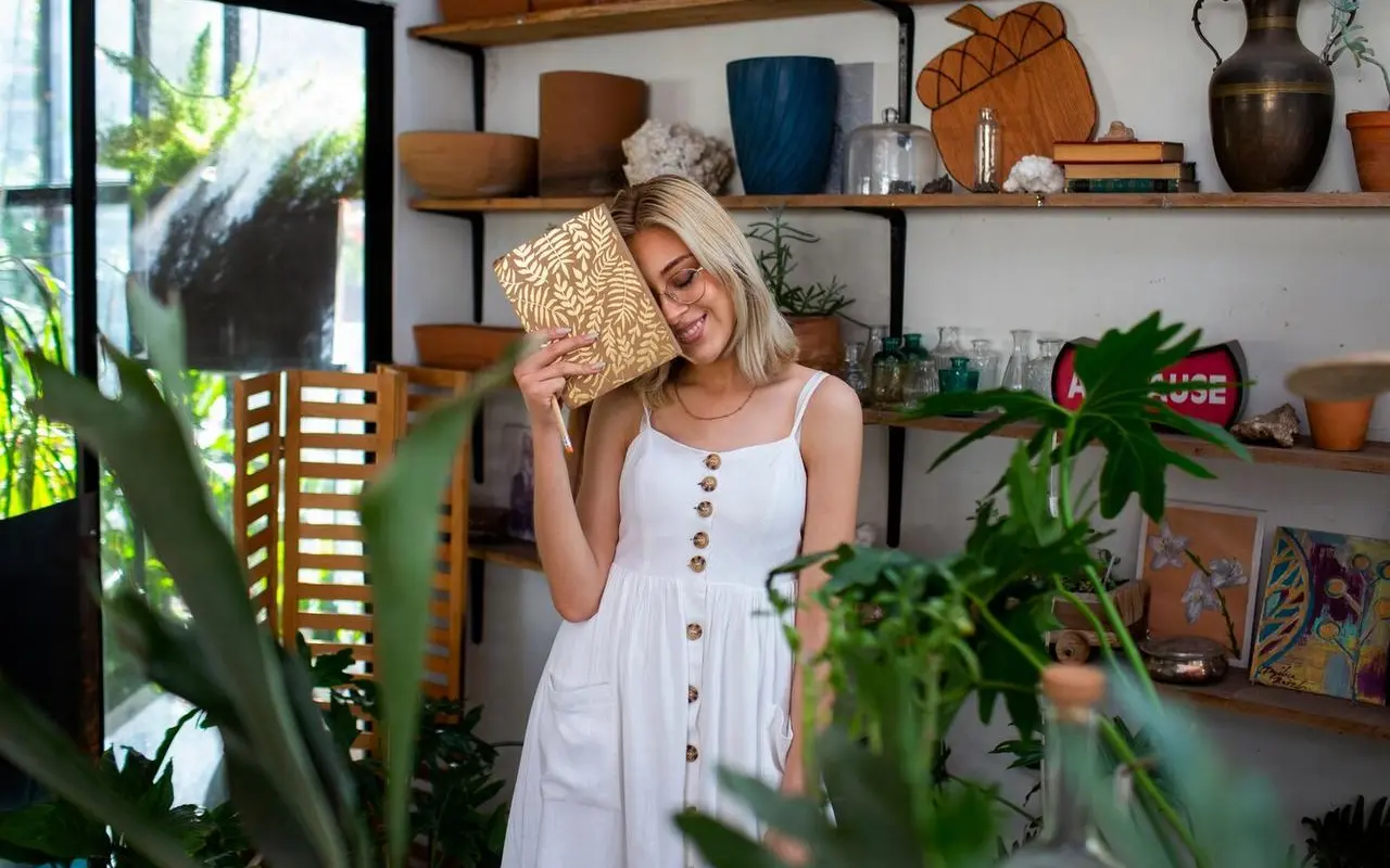 Jak wybrać designerskie dodatki do mieszkania wynajmowanego, by uniknąć konfliktu z właścicielem?