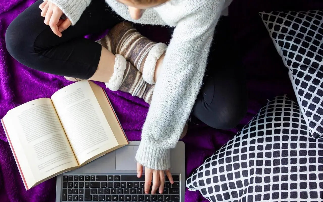 Jak założyć własny klub czytelniczy online – praktyczny przewodnik