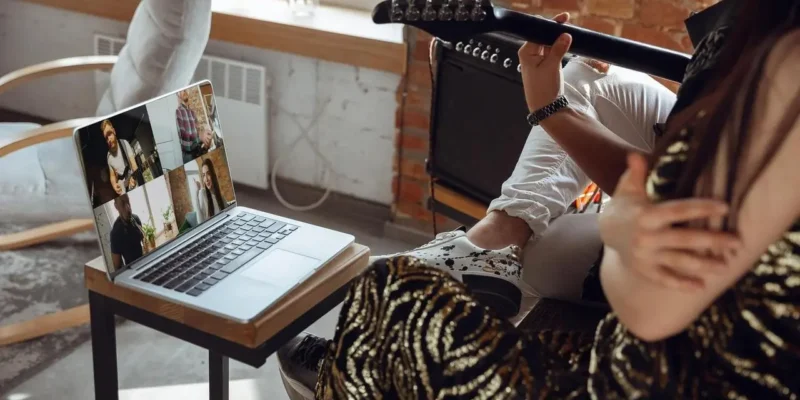 Najciekawsze wydarzenia kulturalne online na jesień 2025